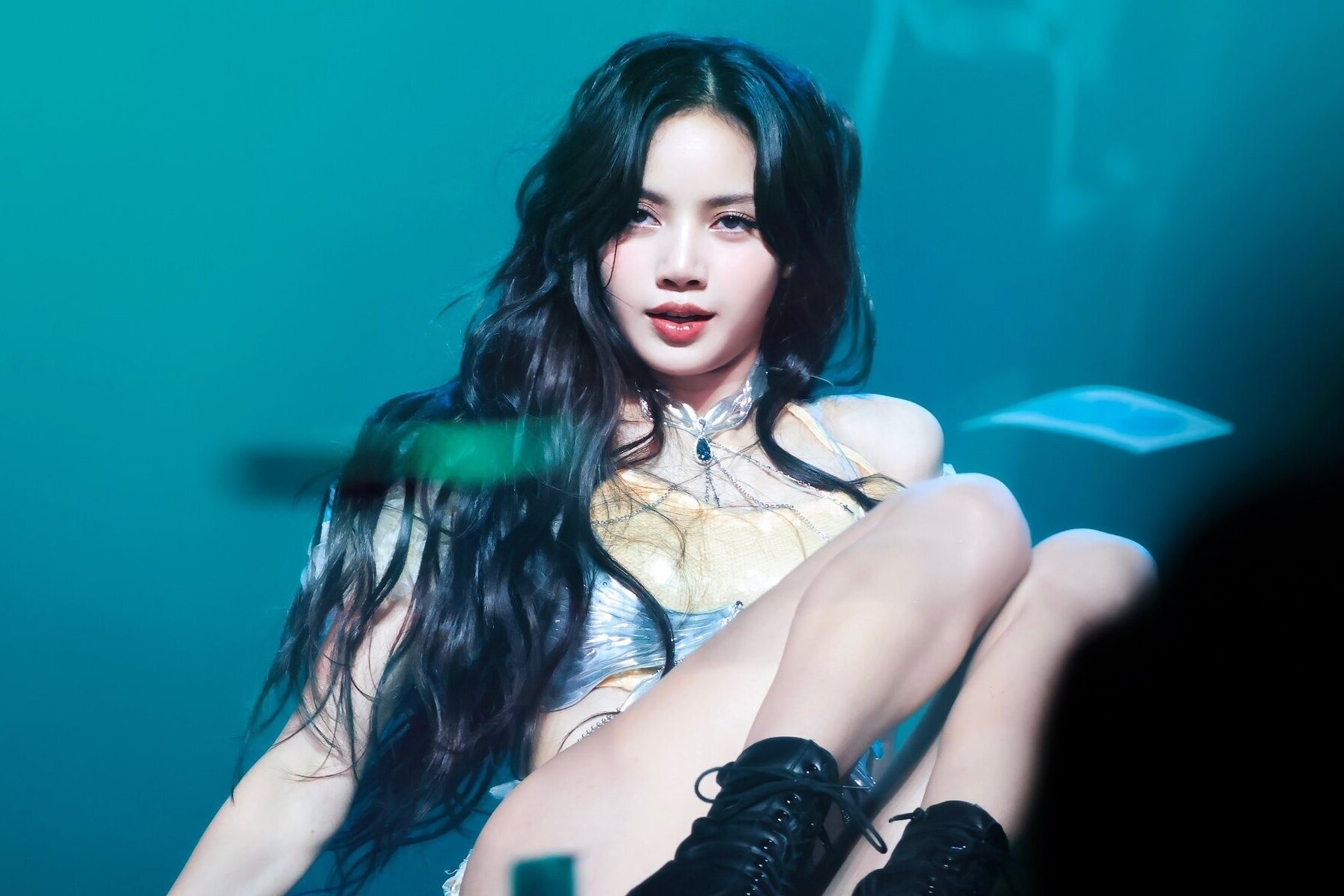 Thay gi khi BlackPink va loat sao hang A Han Quoc don dap toi Viet Nam hinh anh