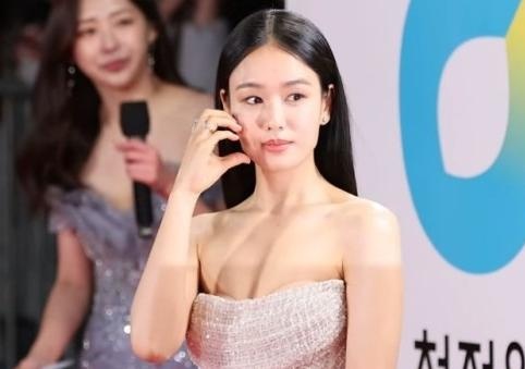 Nu dien vien Han xau ho sau su co lo noi y tren tham do hinh anh