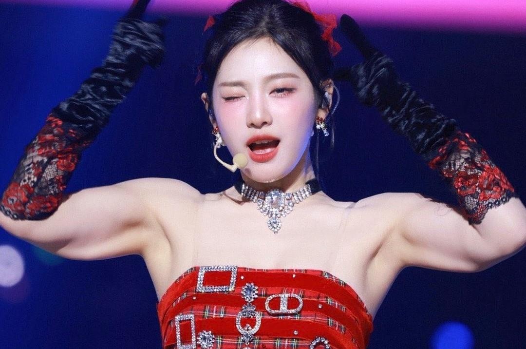 Nu ca si Trung Quoc gay sot voi than hinh co bap hinh anh