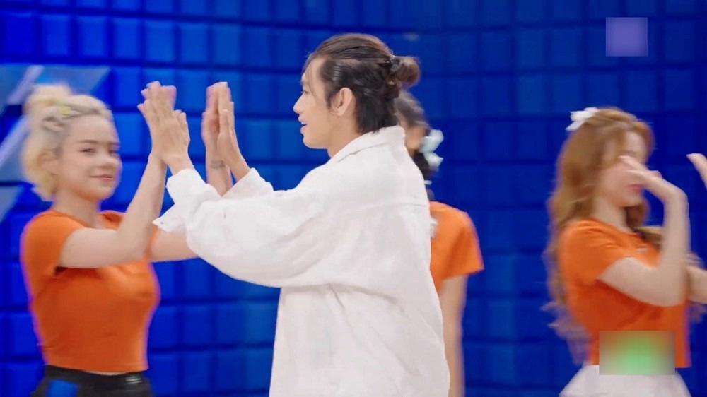 Chi dep dap gio re song bi che 'thieu te nhi' voi Thai Trinh hinh anh