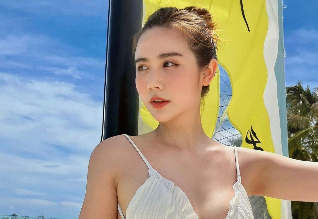 Huyen Lizzie cang thang khi thay vai nu chinh cua Hoang Ha hinh anh