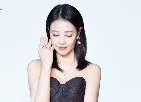 Chau Hai My trong bo anh cuoi cung hinh anh