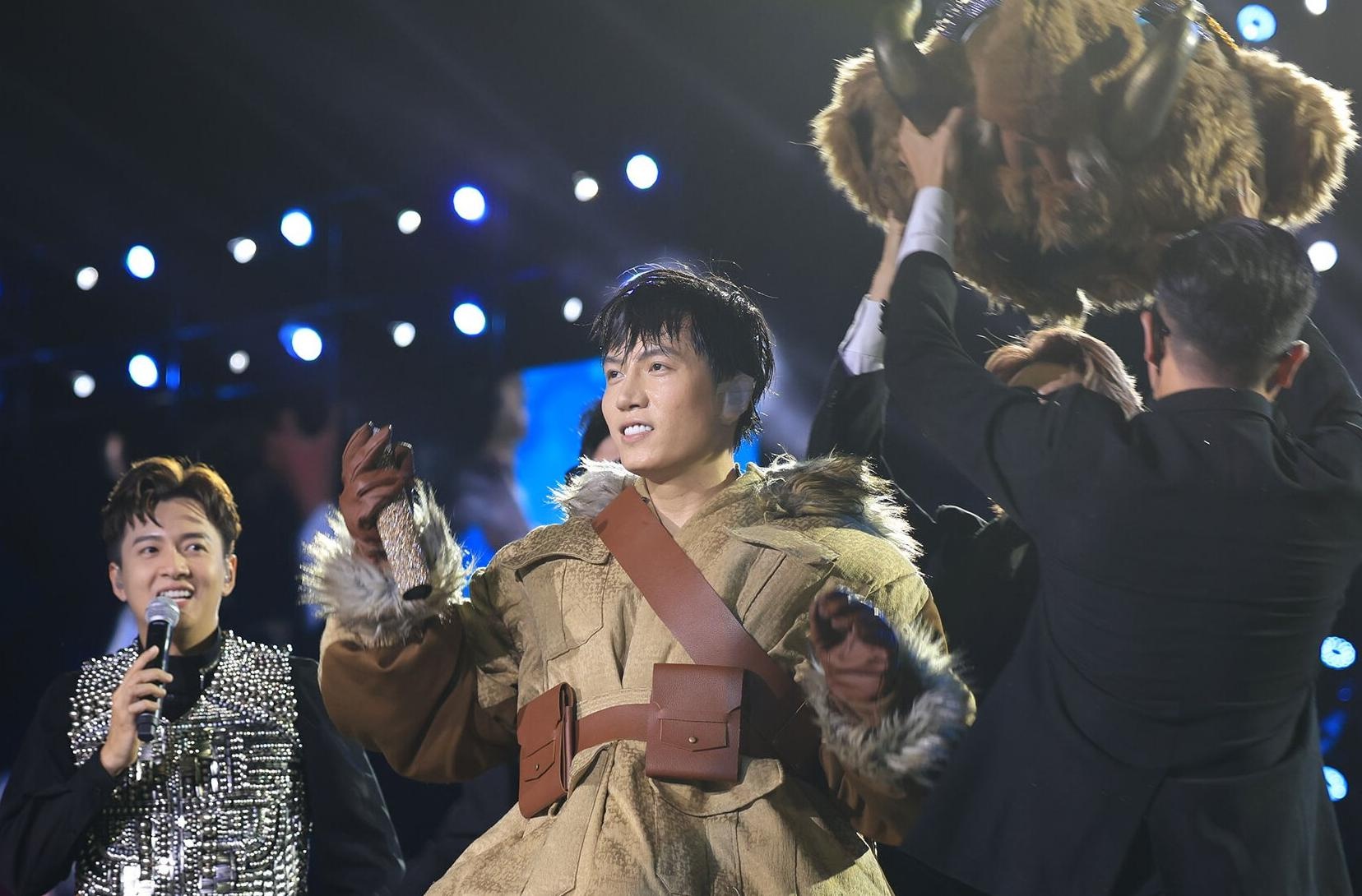 Hanh trinh cua Voi Ban Don Anh Tu hinh anh