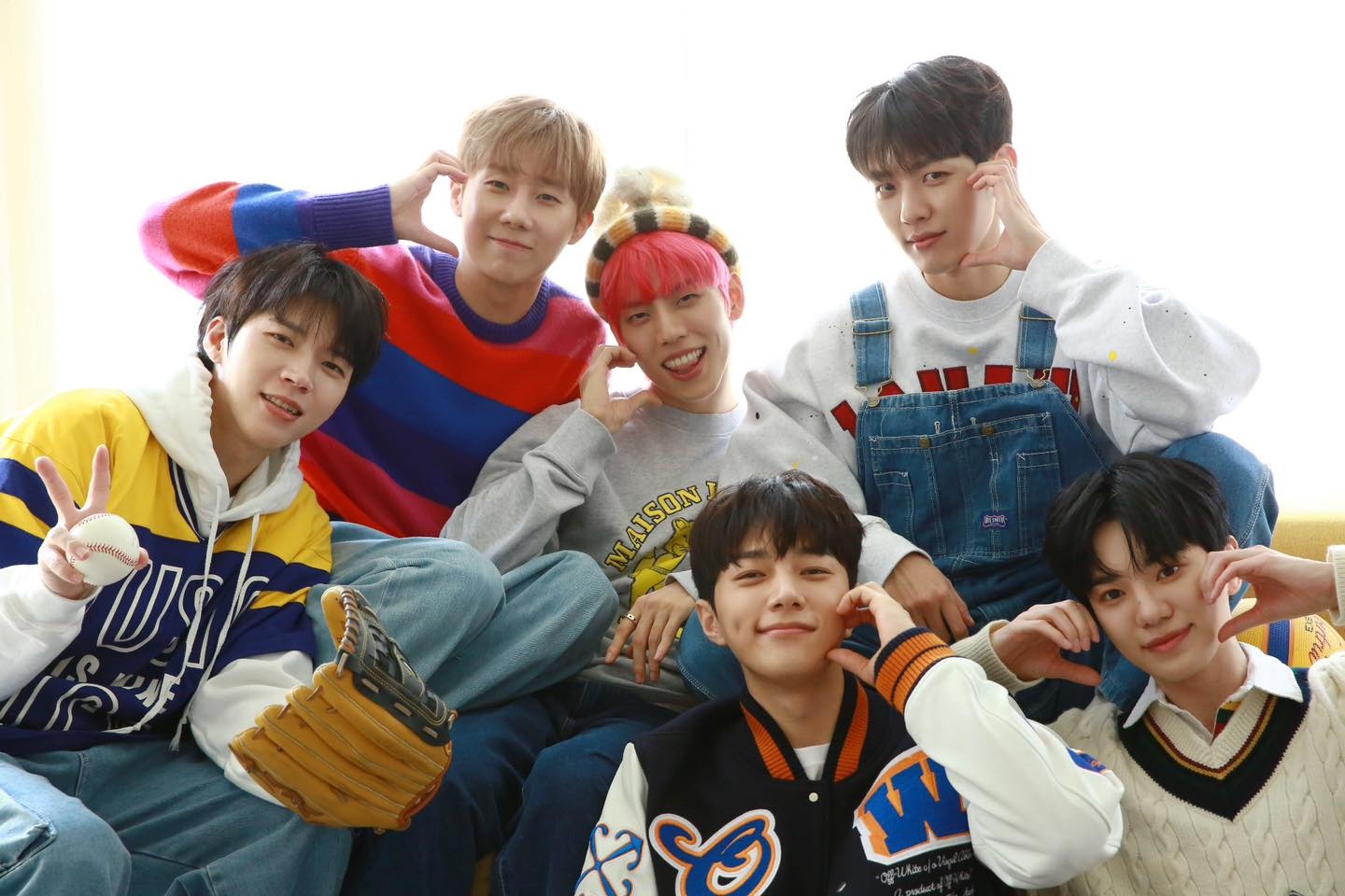 Nhom nhac Han dot ngot huy show sat ngay dien tai Ha Noi hinh anh