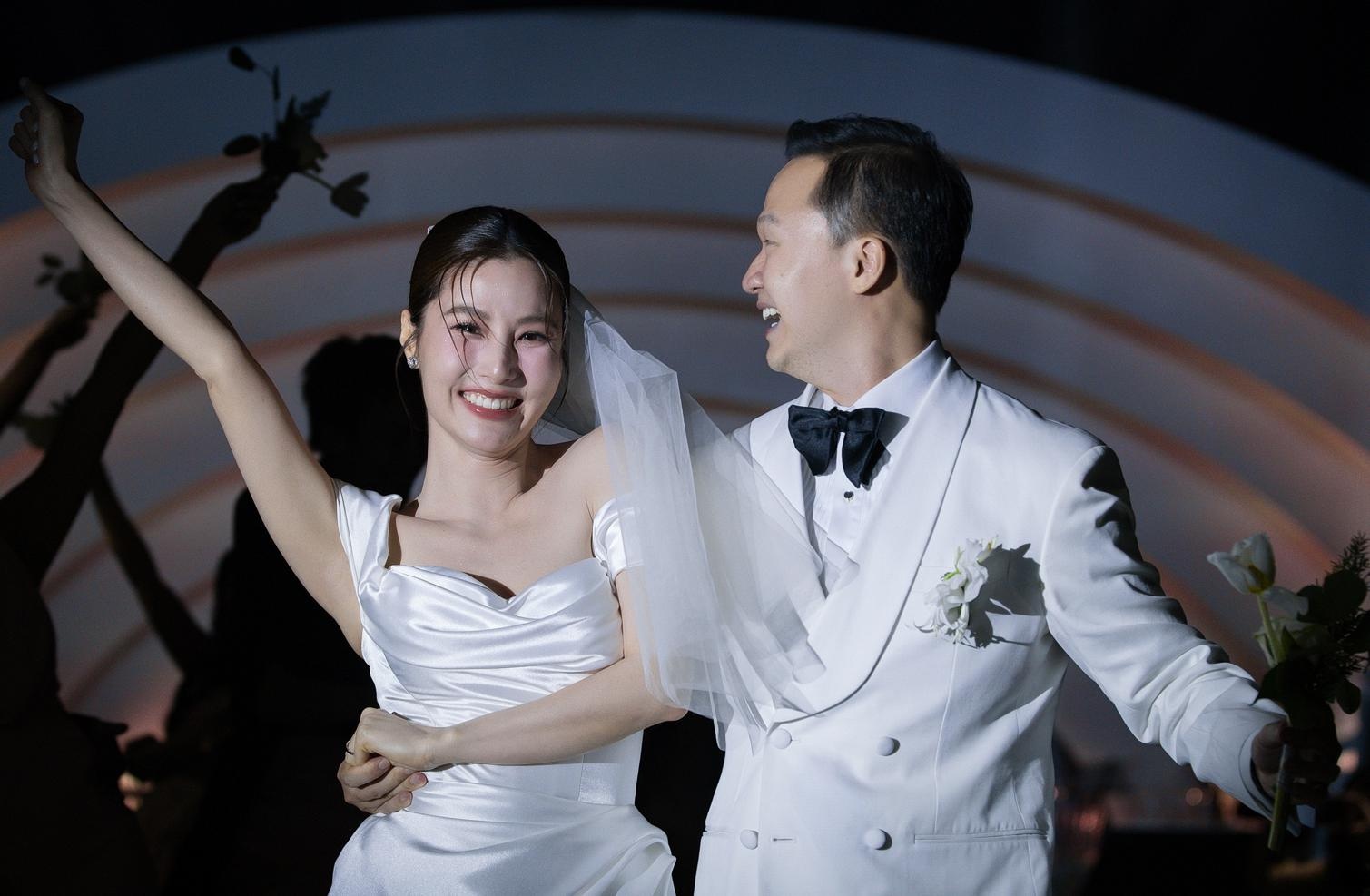 3 mau vay cuoi goi cam cua co dau Diem My hinh anh