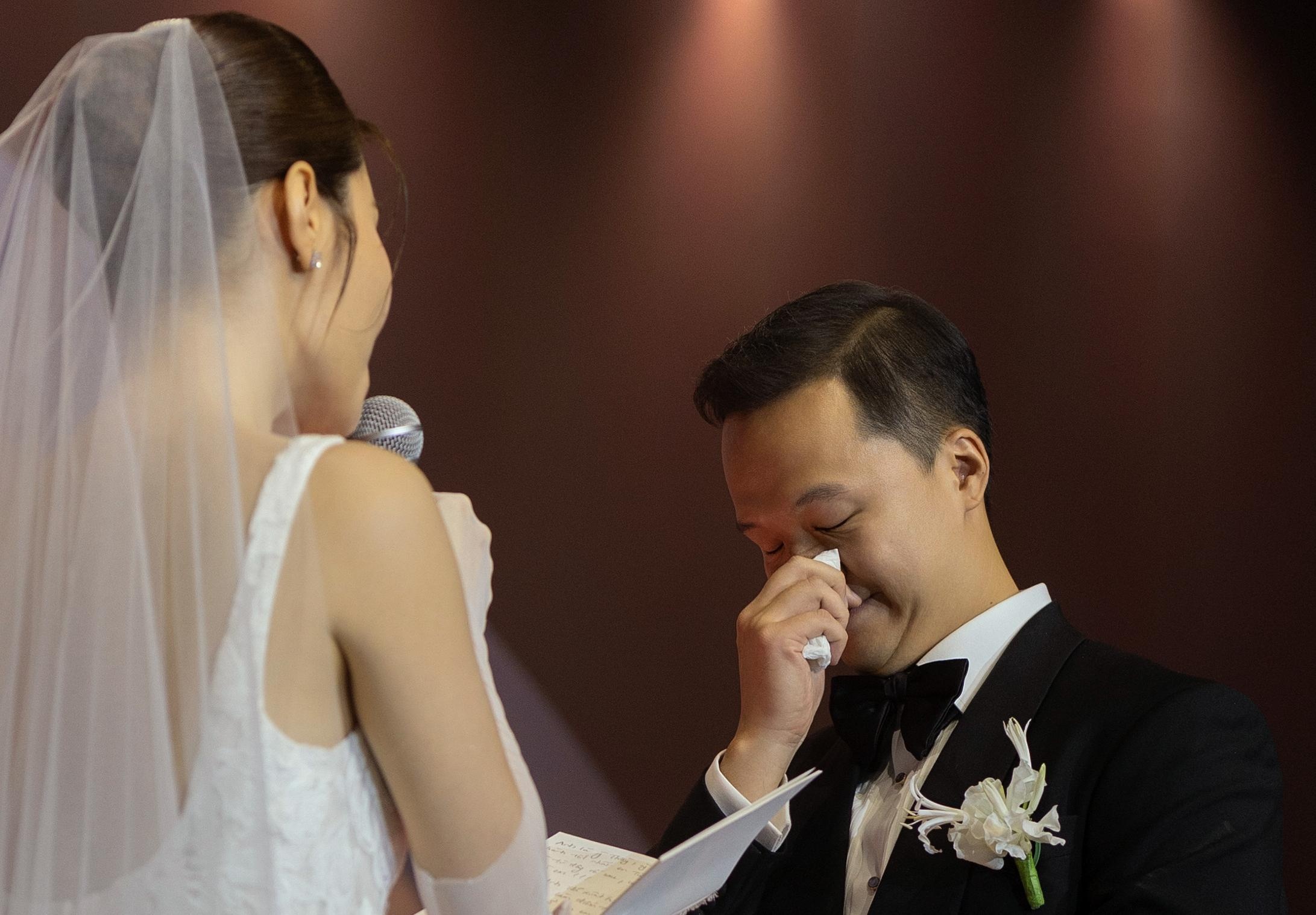 Doanh nhan Vinh Nguyen xuc dong doc loi the nguyen voi Diem My hinh anh