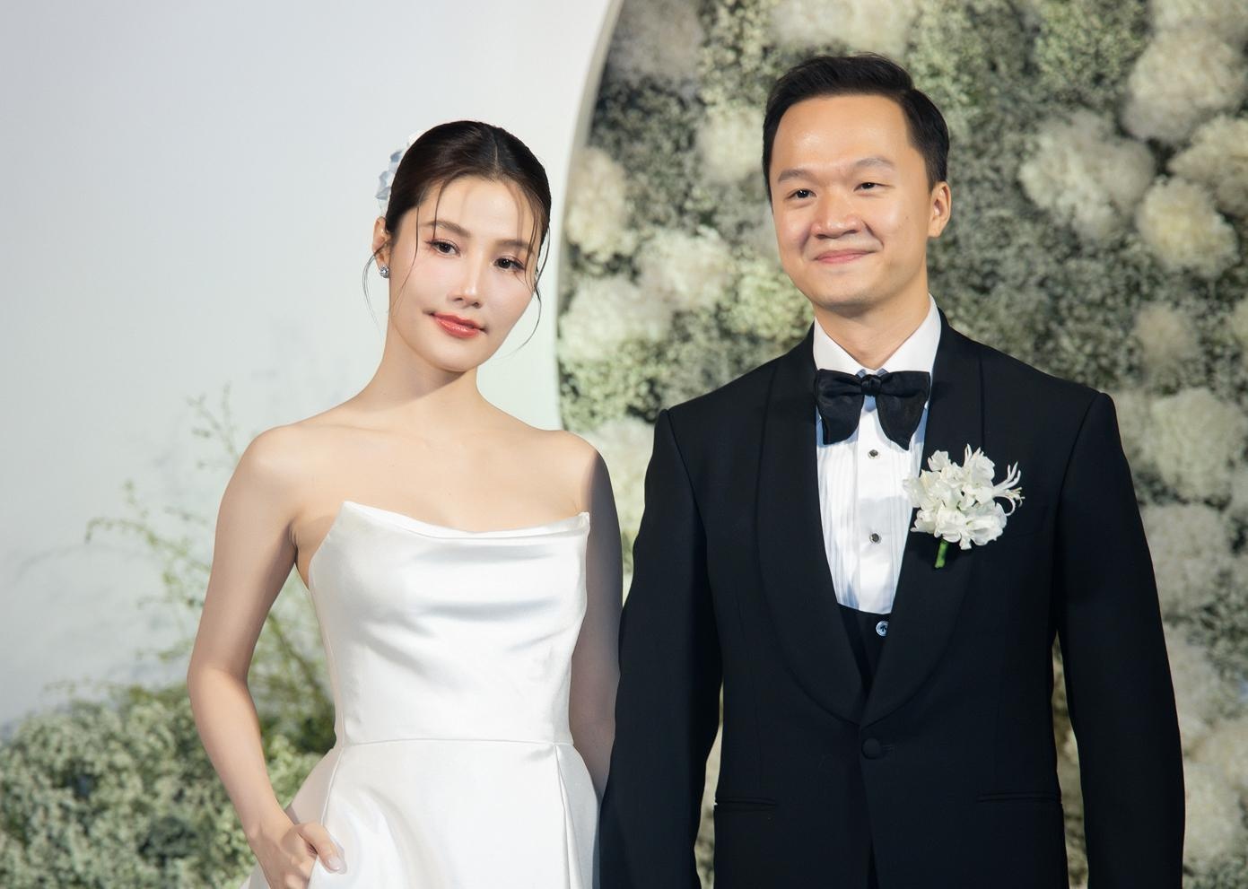 Le cuoi trang tri nhu dong song cua Diem My va doanh nhan Vinh Nguyen hinh anh