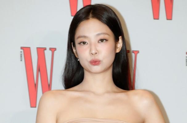 Jennie lap cong ty rieng hinh anh