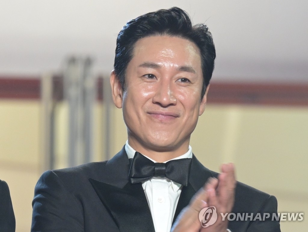 Lee Sun Kyun qua doi anh 1