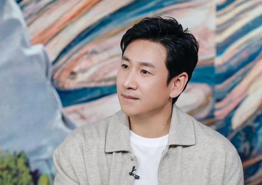 Danh tinh nguoi tong tien Lee Sun Kyun hinh anh