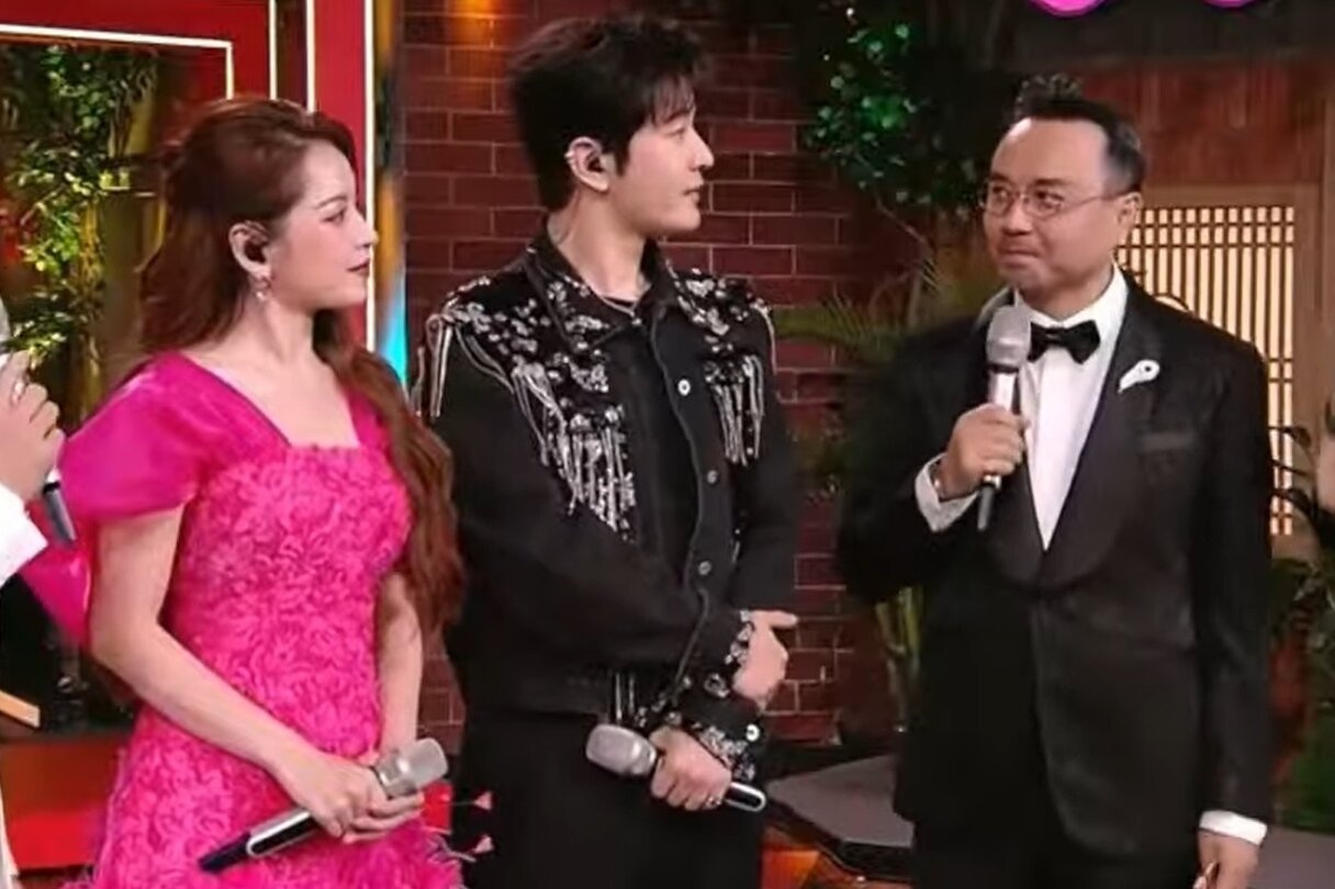 Chi Pu hat cung Huynh Hieu Minh, Vuong Hac De tren song Trung Quoc hinh anh