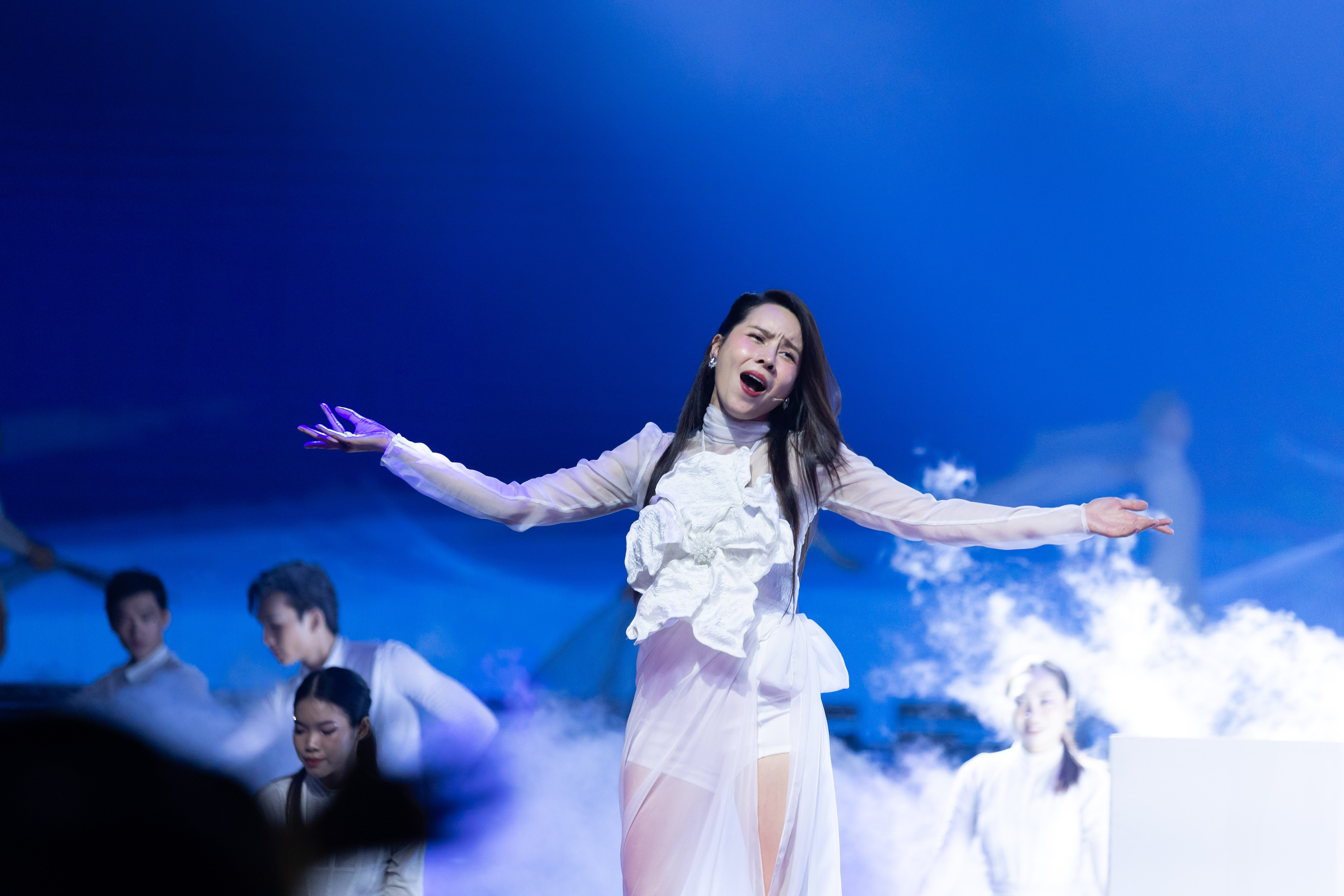 Chi dep dap gio anh 2