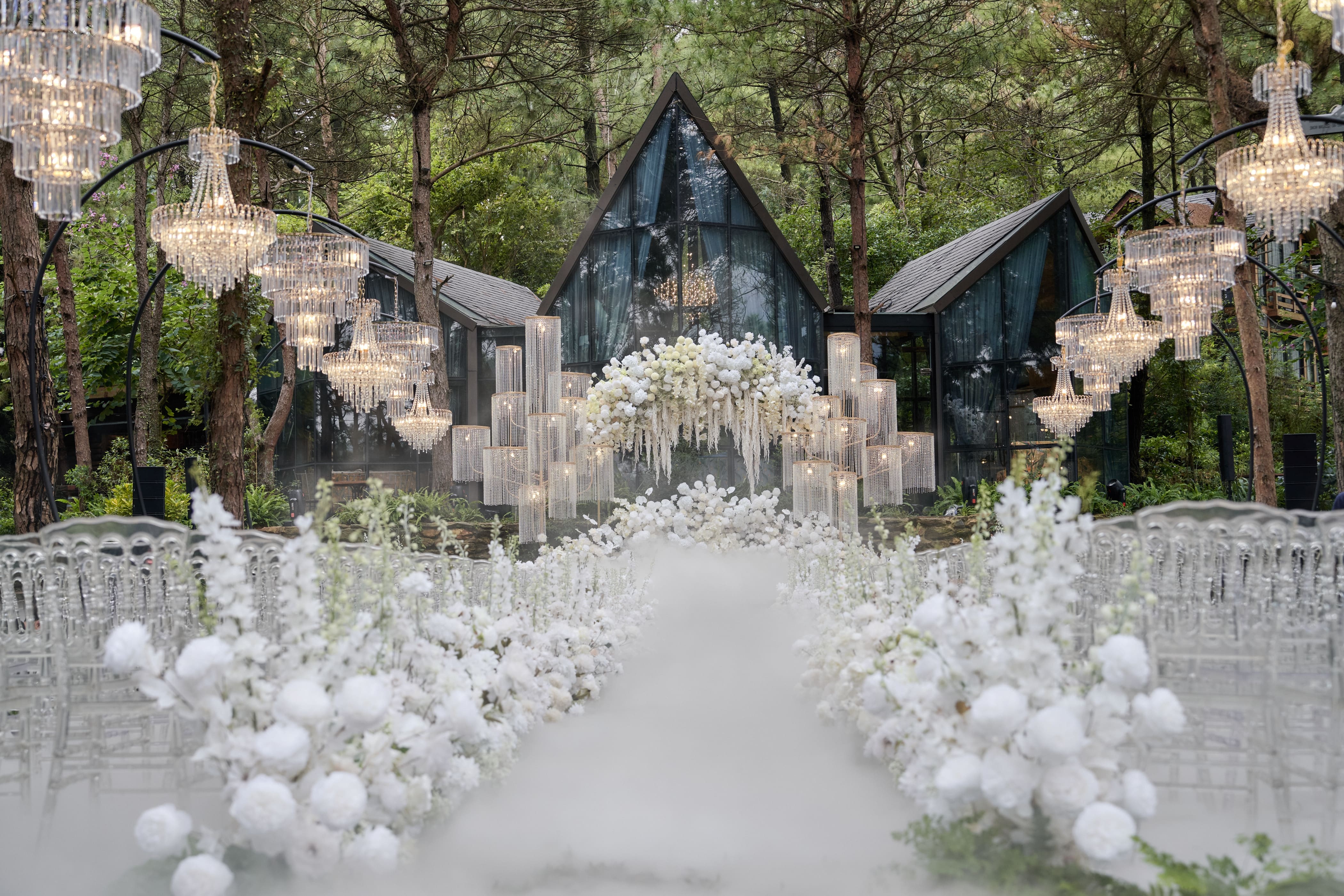 Vu Hanh Nguyen cuoi anh 8