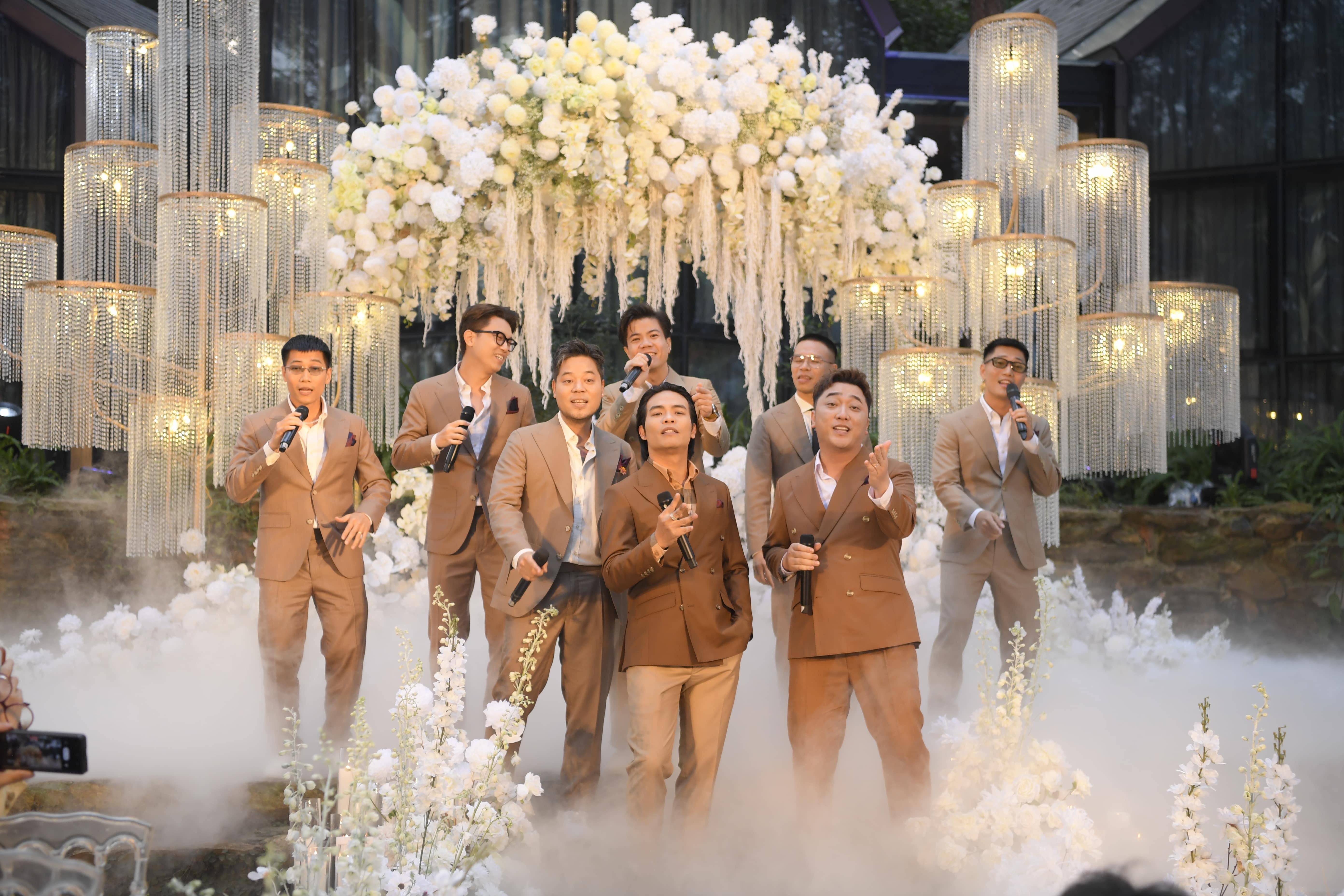 Vu Hanh Nguyen cuoi anh 16