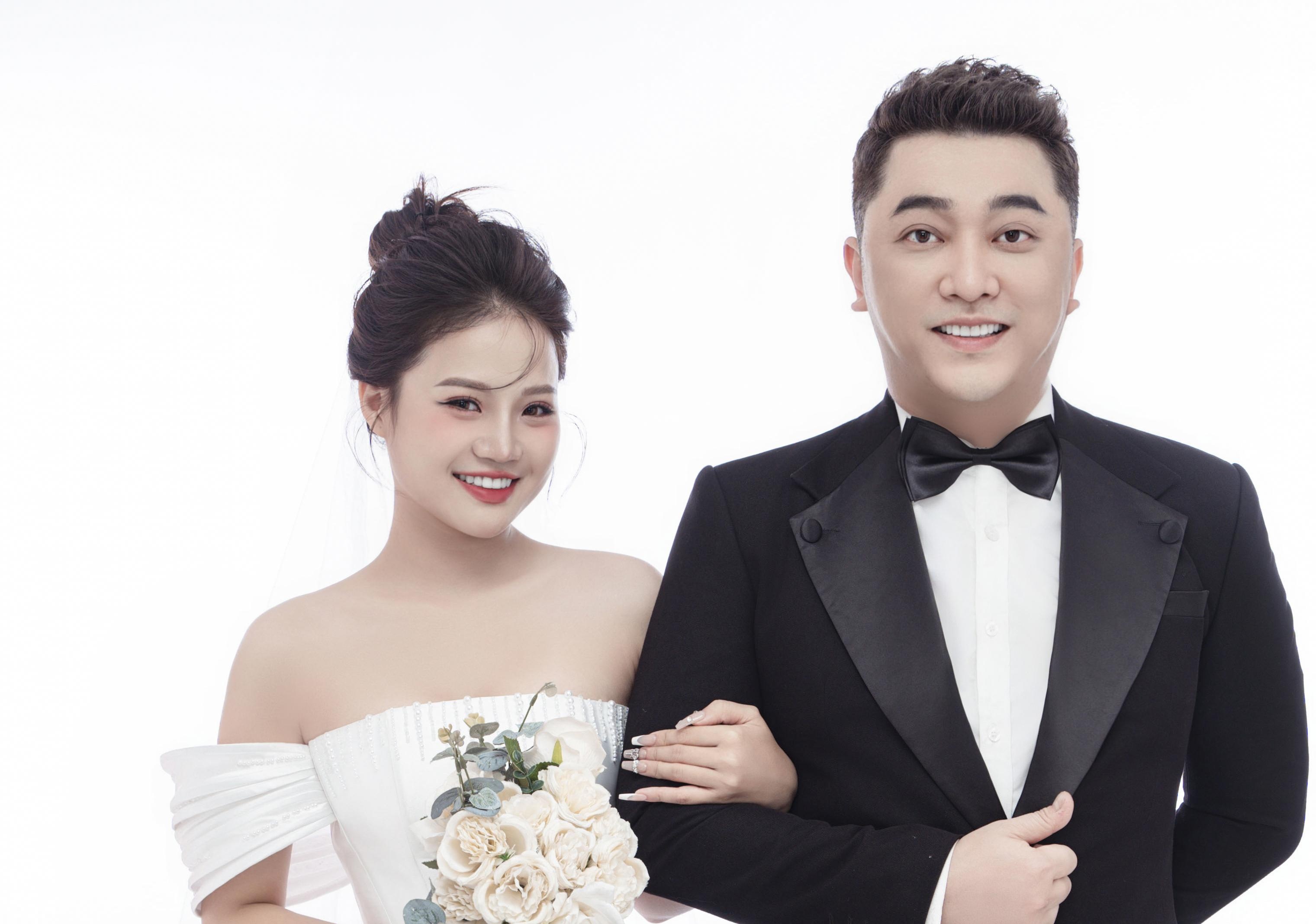 Anh cuoi cua Yanbi va dien vien Thu Trang hinh anh