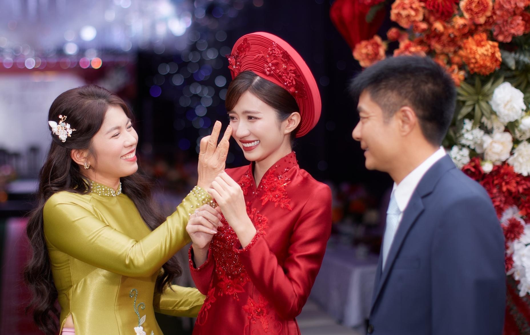 Le an hoi cua Ngoc Huyen 'Thuong ngay nang ve' hinh anh