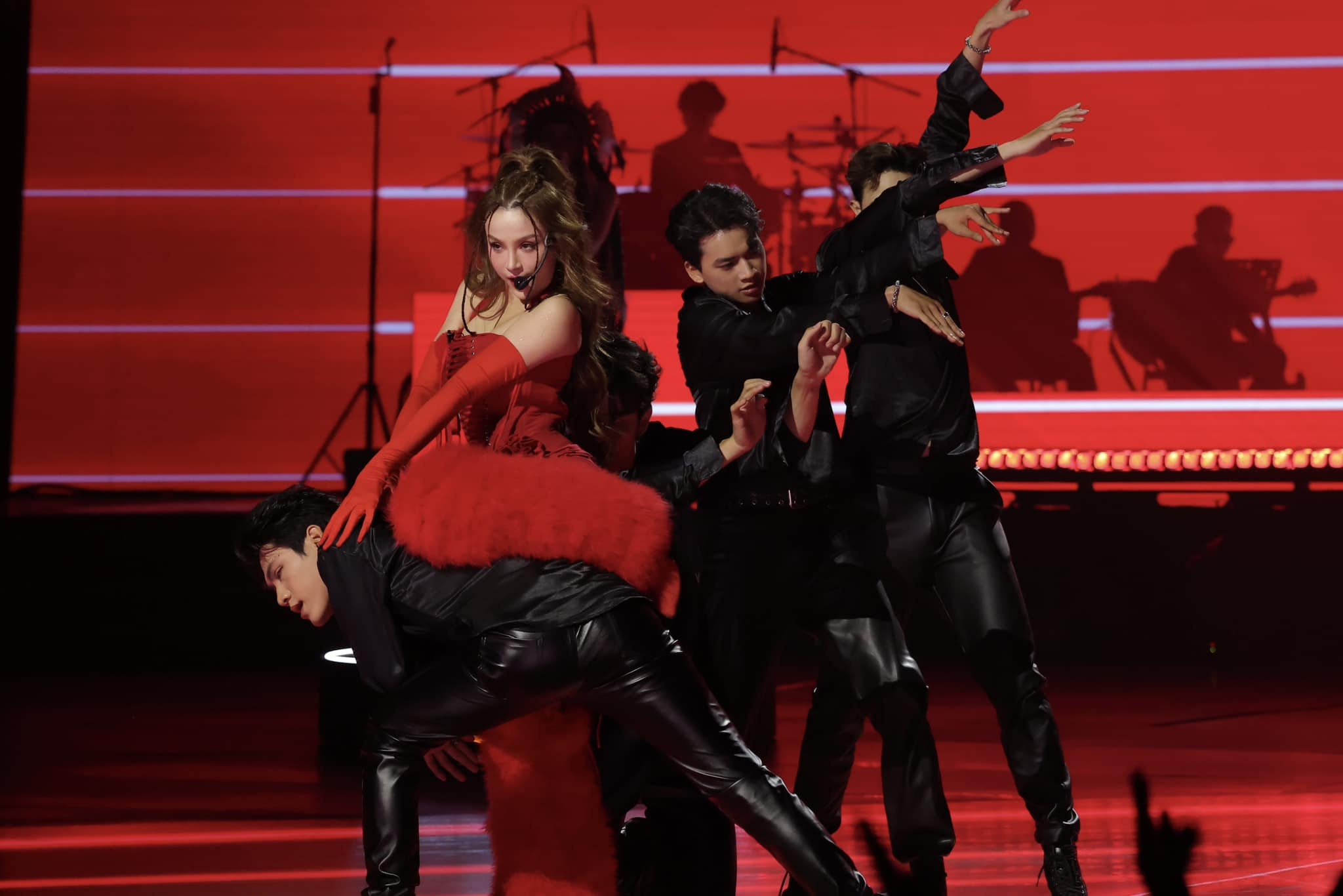 Huyen Baby bi loai anh 4