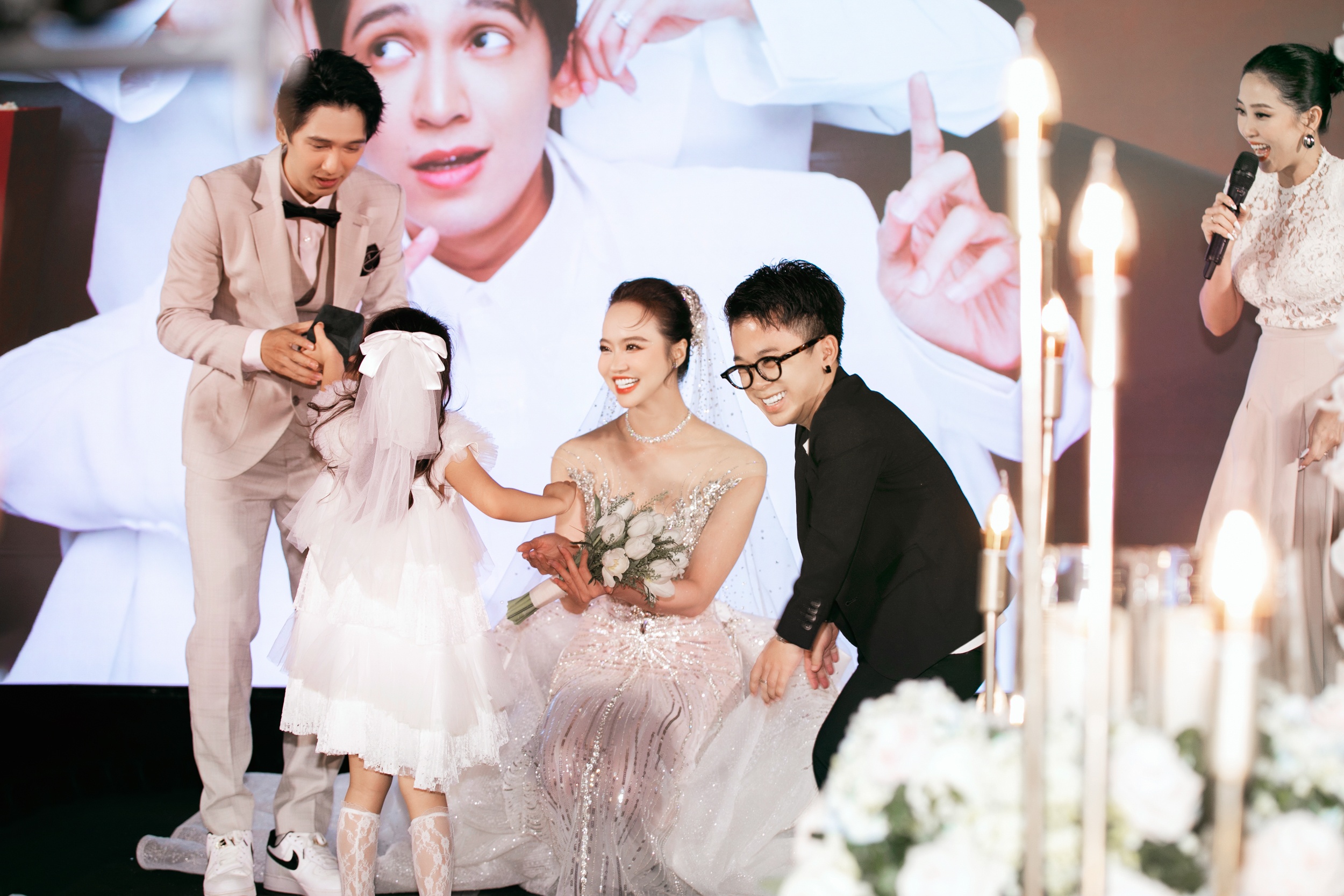 Tronie ngo cuoi anh 12