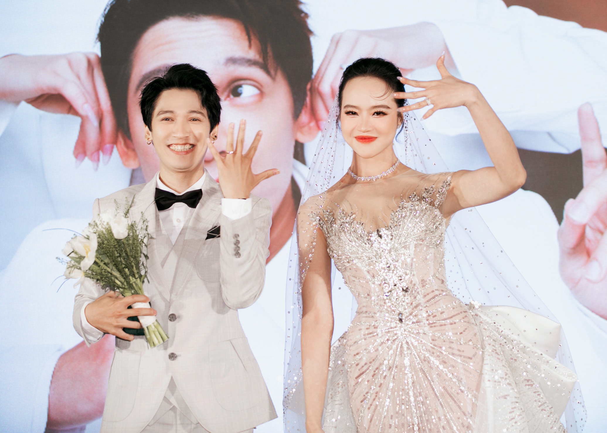 Kieu Ngan goi cam ben chu re Tronie Ngo trong tiec cuoi hinh anh