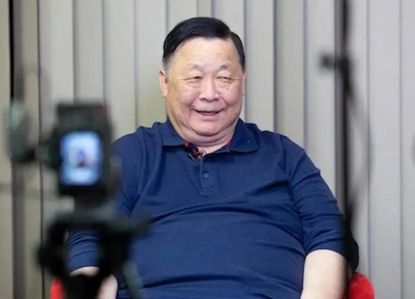 'Chu Ba Thong' Tan Hoang co ban gai kem 30 tuoi hinh anh