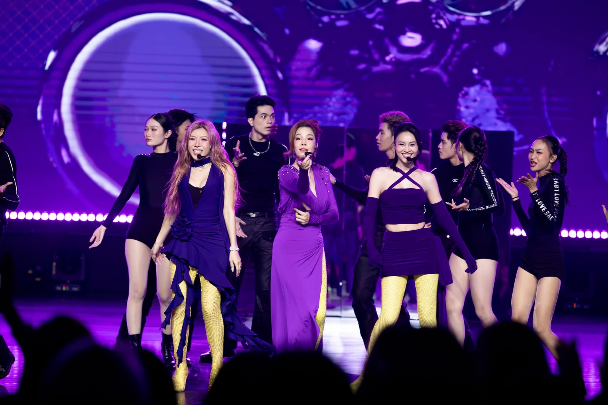 Chi dep dap gio anh 1