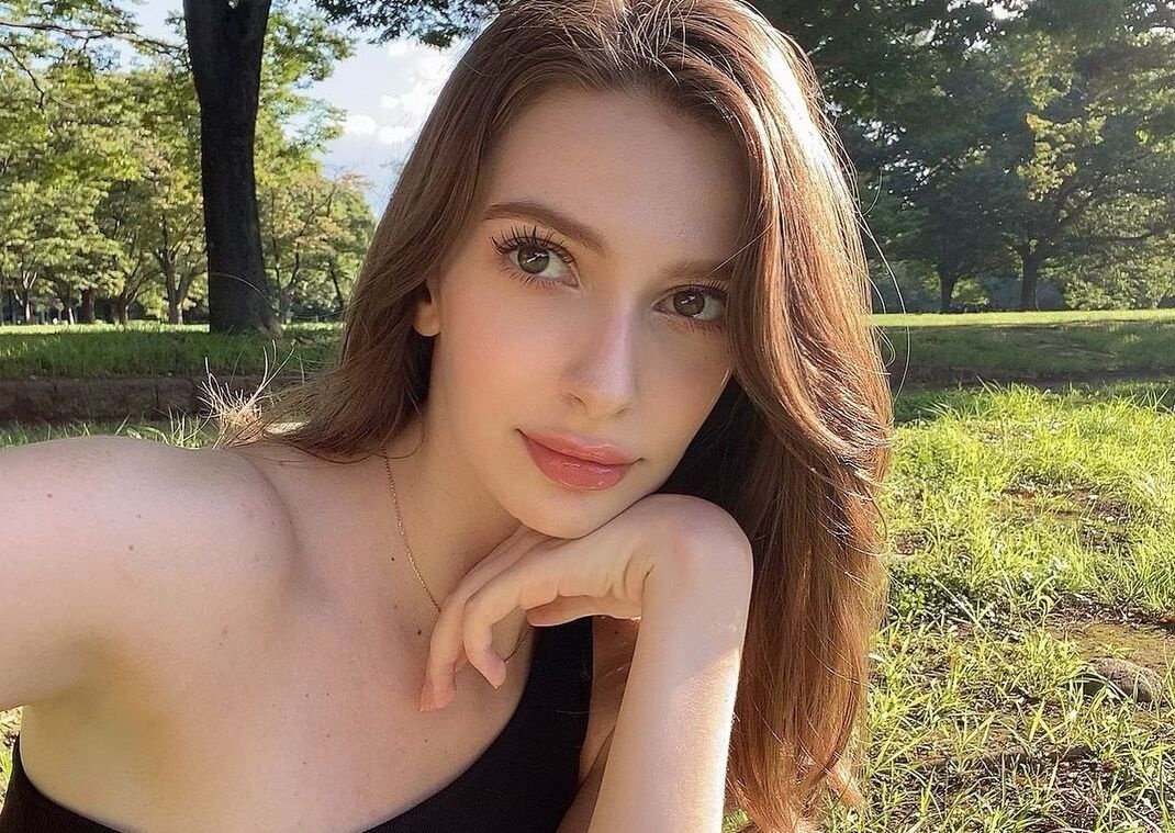 Tan Hoa hau Nhat Ban bi to ngoai tinh voi bac si hon 19 tuoi hinh anh