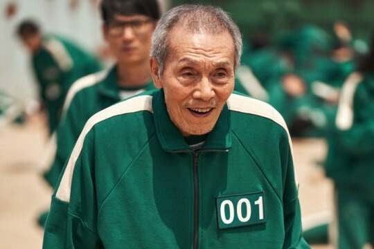 Ngoi sao 'Squid Game' doi mat voi an tu o tuoi 80 vi quay roi tinh duc hinh anh