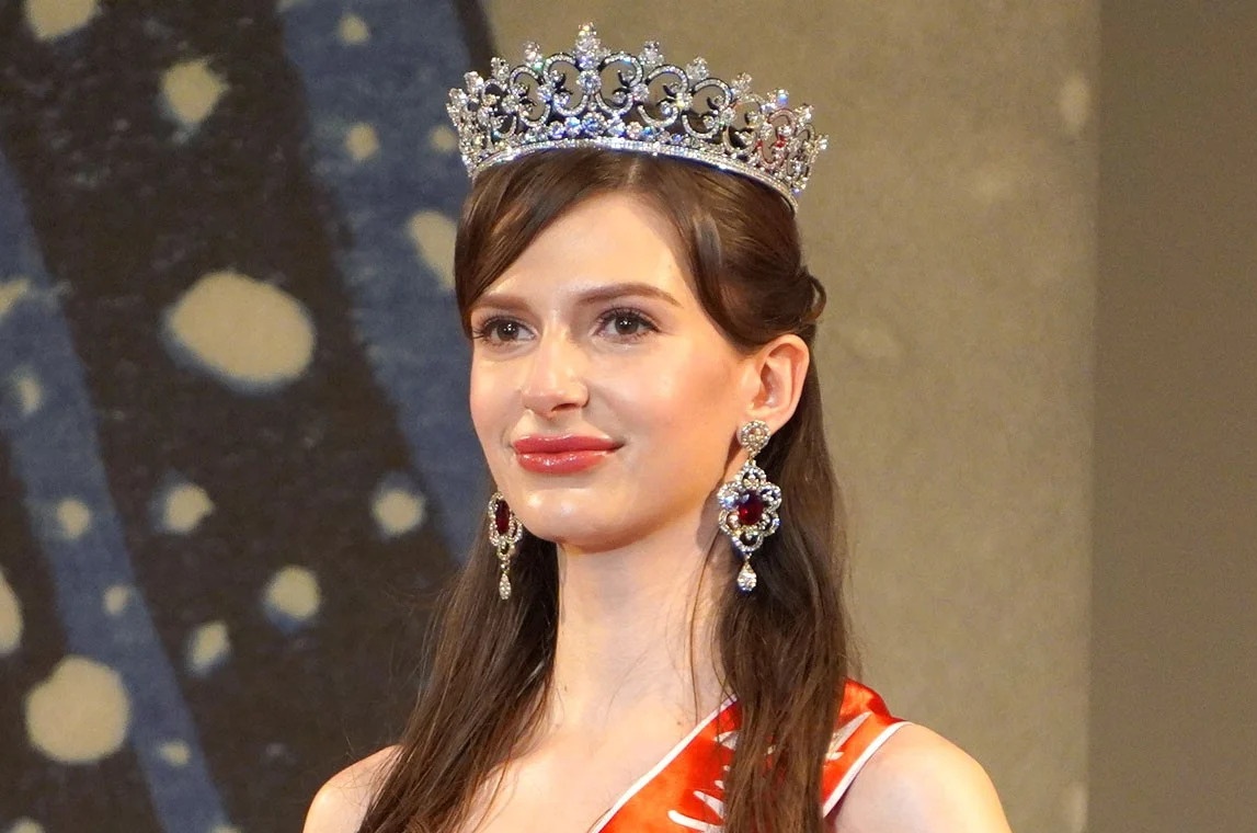 Hoa hau Nhat Ban thua nhan ngoai tinh voi bac si hon 19 tuoi hinh anh