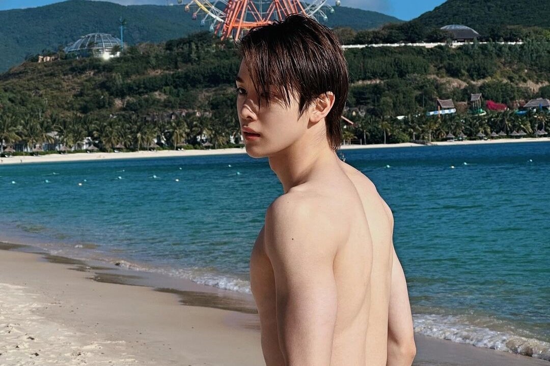 Ca si Han gay sot voi loat hinh khoe body o Nha Trang hinh anh