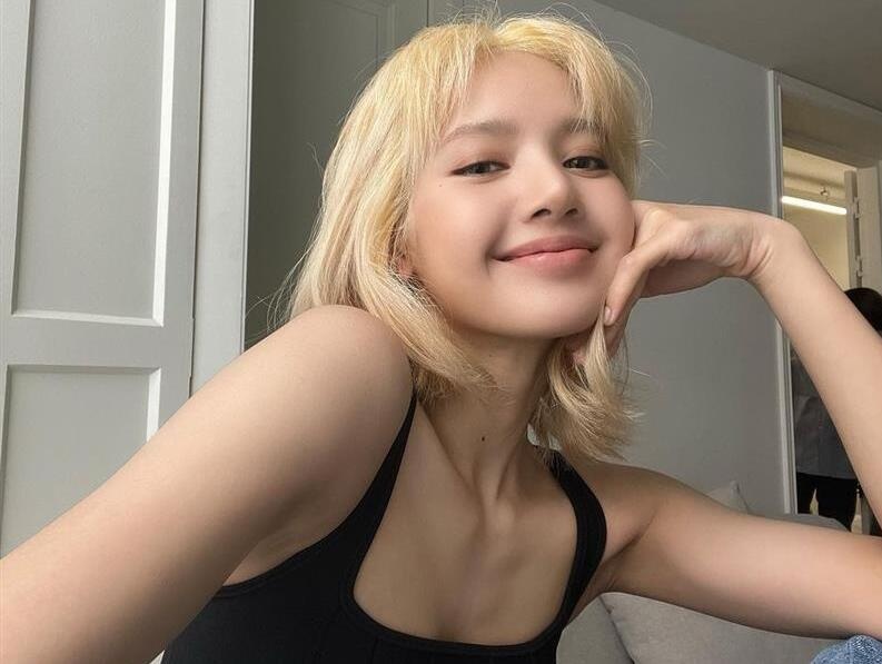 Lisa dong phim hinh anh