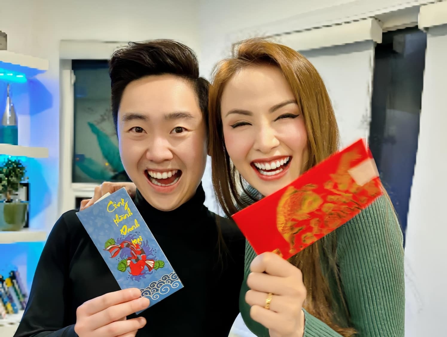 Diem Huong cong khai chong hinh anh