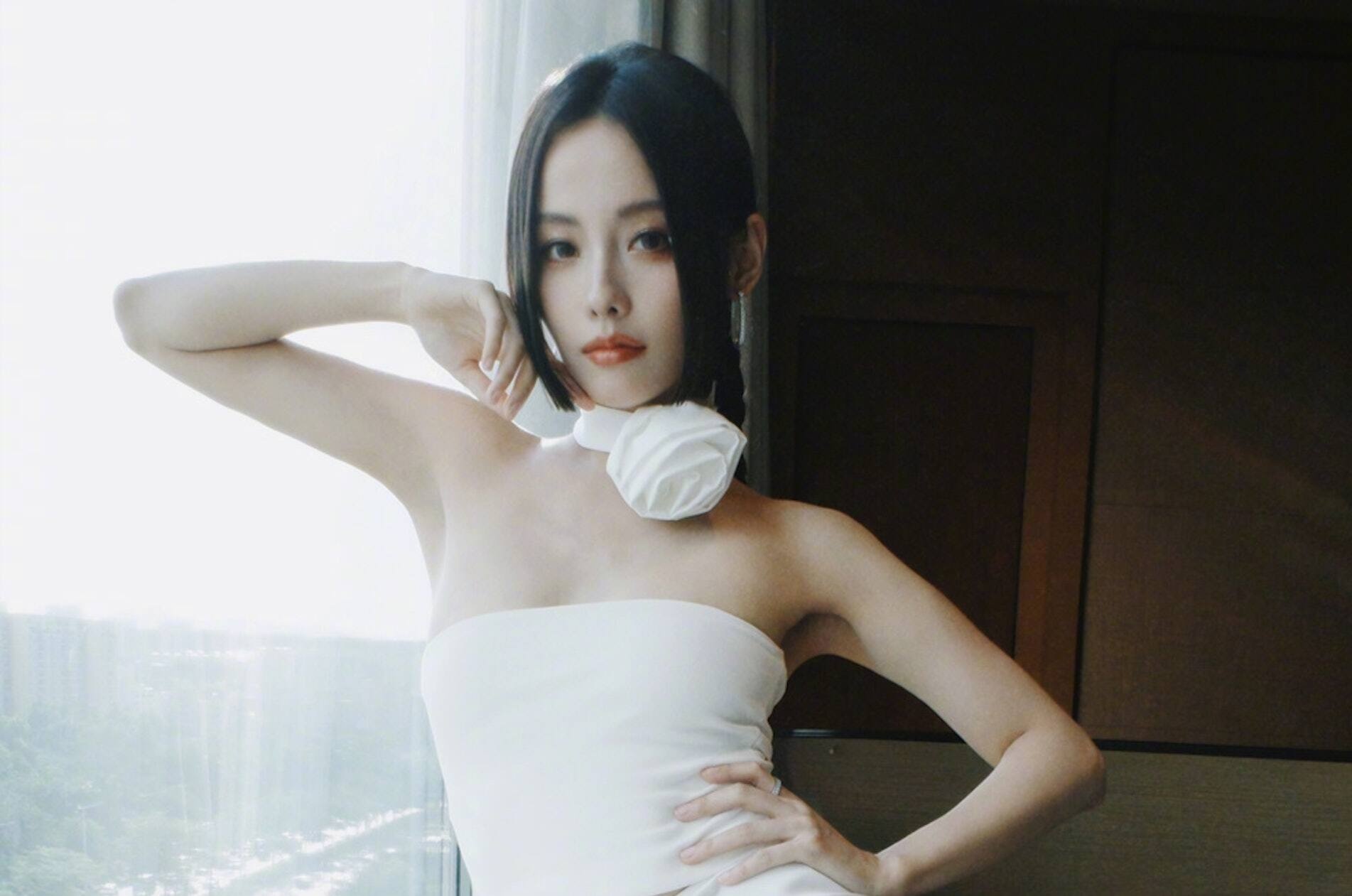 My nhan Hoa ngu huy hoai su nghiep vi xem show 19+ cua Lisa hinh anh