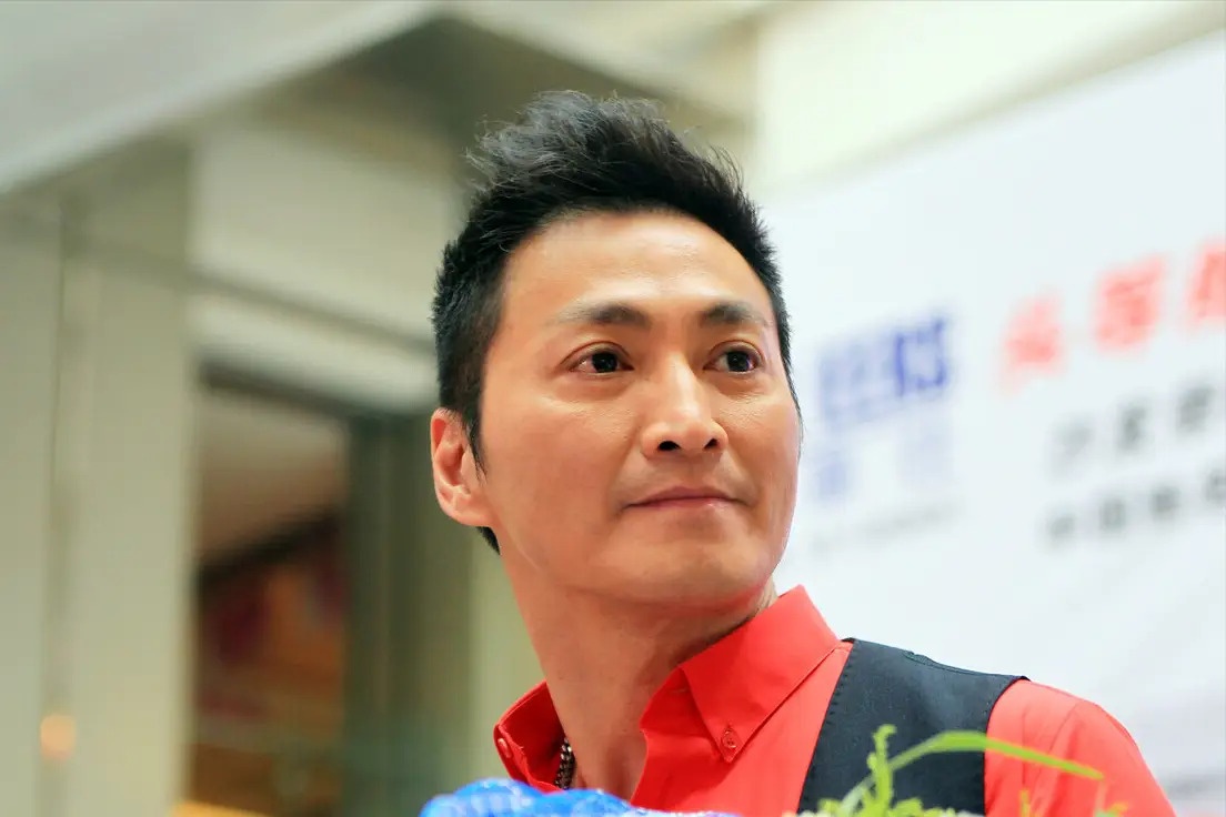 'Trien Chieu' Ha Gia Kinh da ket hon hinh anh