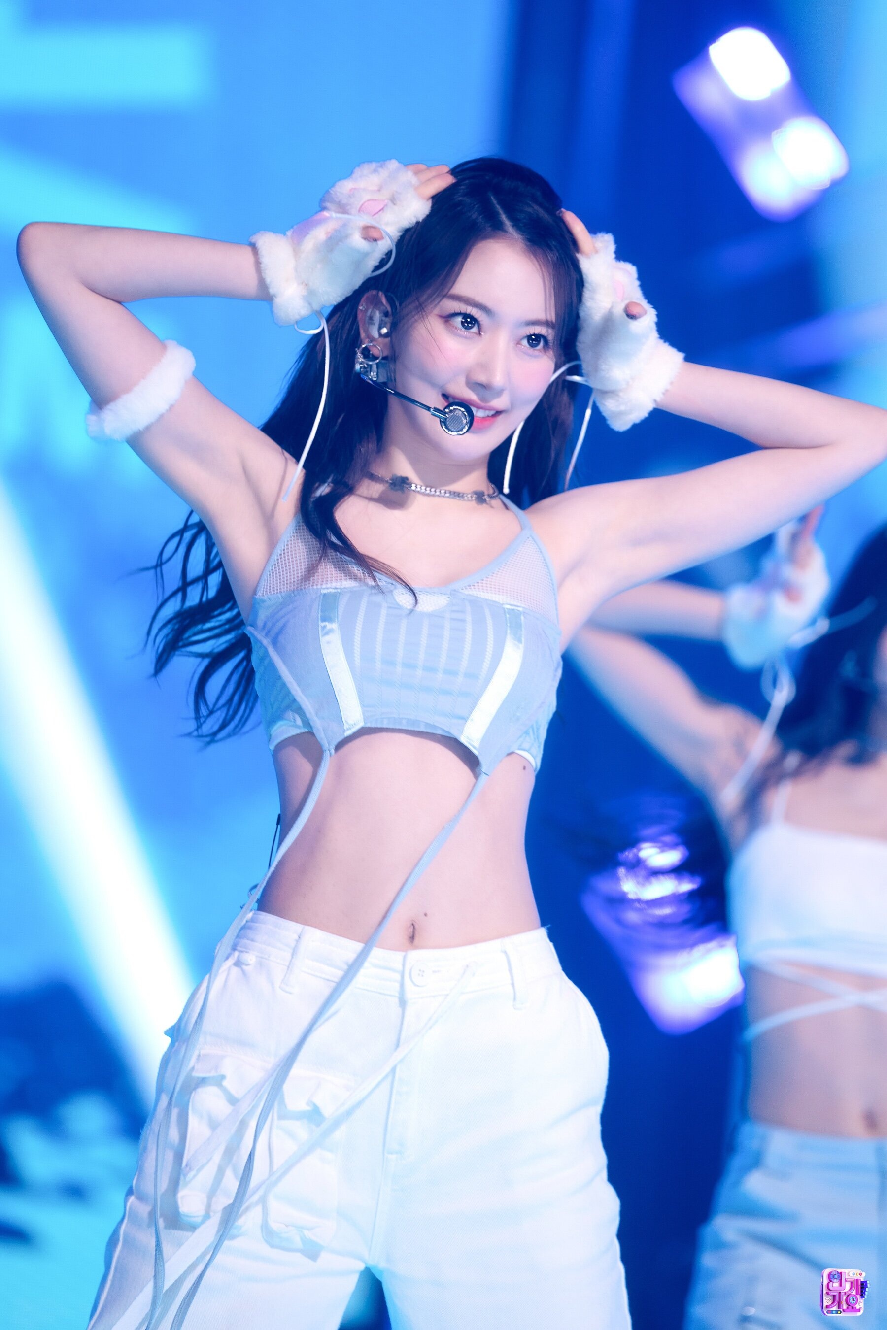 Sakura vong eo anh 2