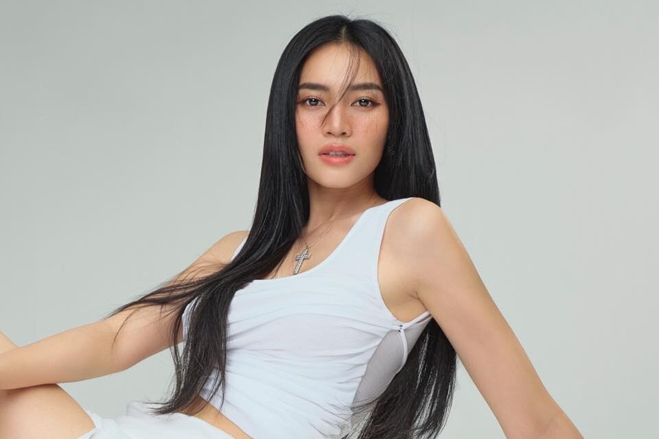 Ninh Duong Lan Ngoc va 6 chi dep thanh doan hoan toan duong ai nay di hinh anh