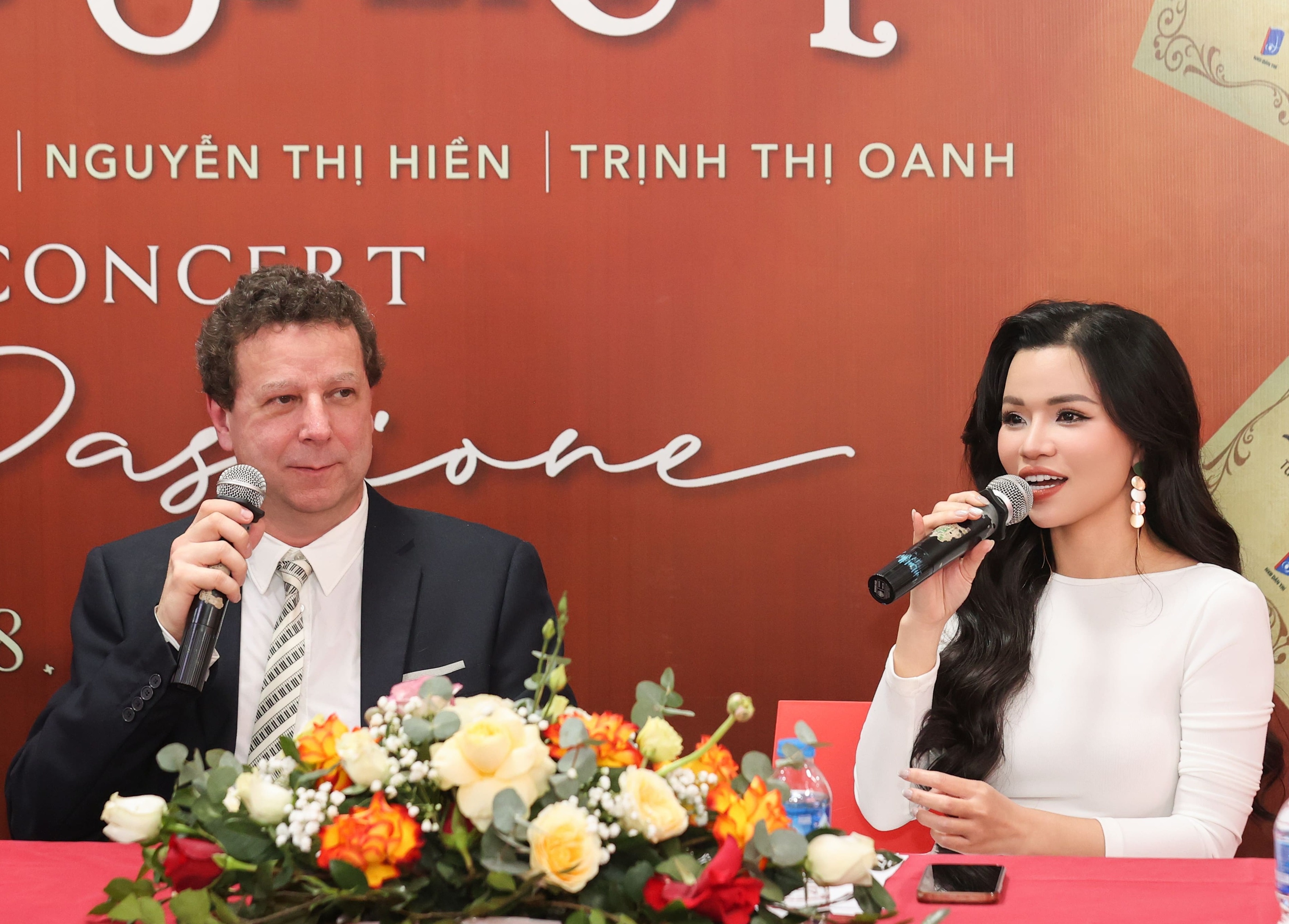 Hien Nguyen Soprano ra mat cuon sach ve nghe thuat dinh cao nhan loai hinh anh