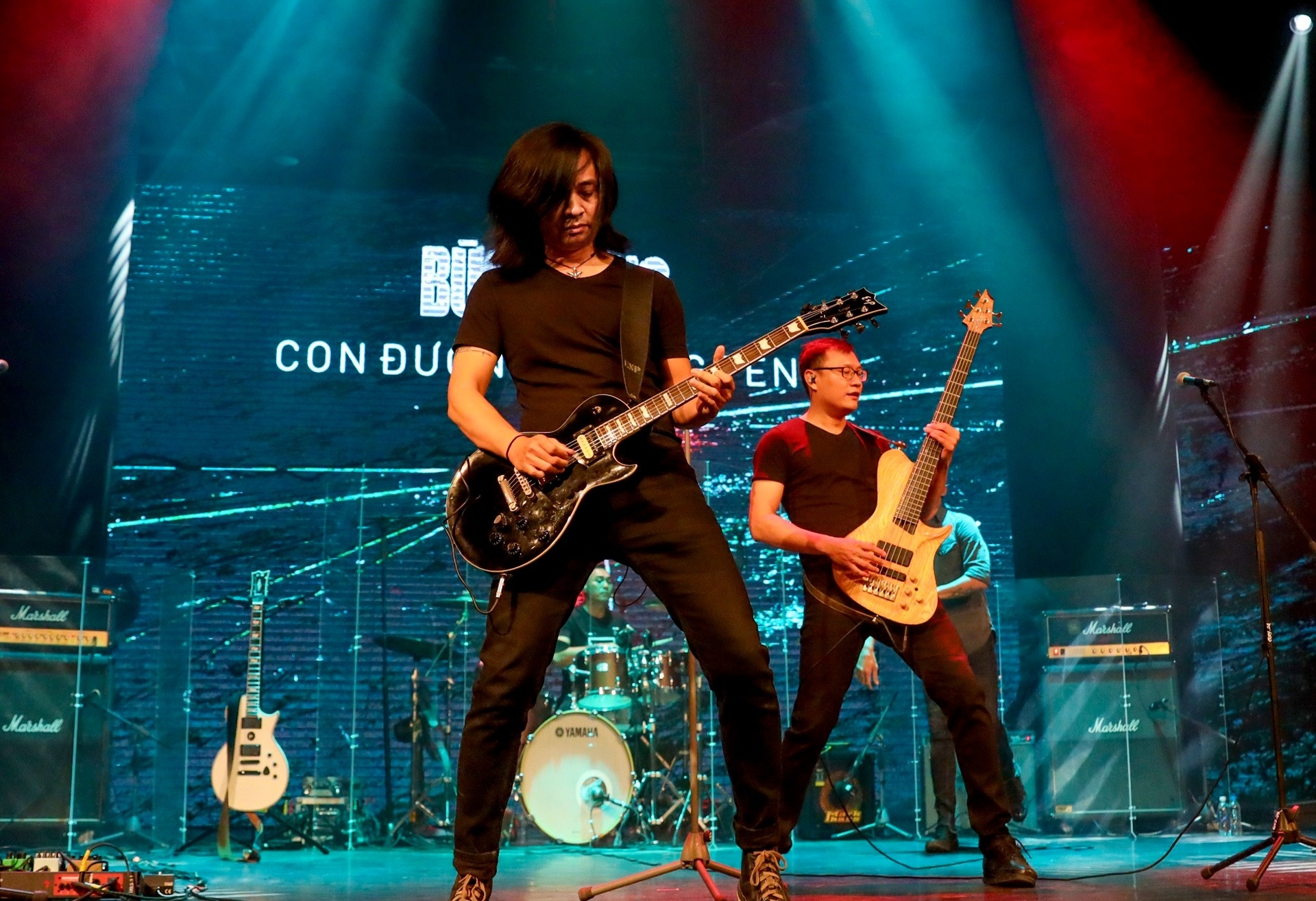 Buc Tuong buc xuc viec bi dang nhac trai phep hinh anh