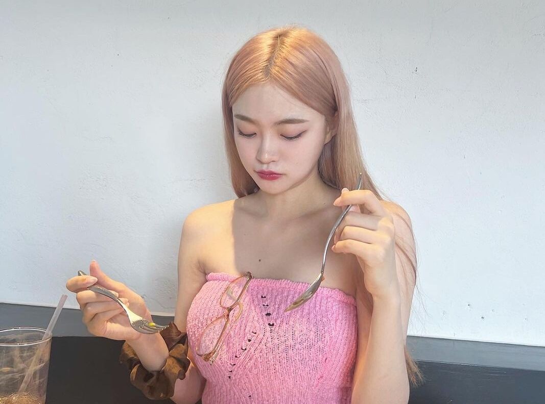 Nu ca si Han doi mat muc an hon 1 nam tu hinh anh