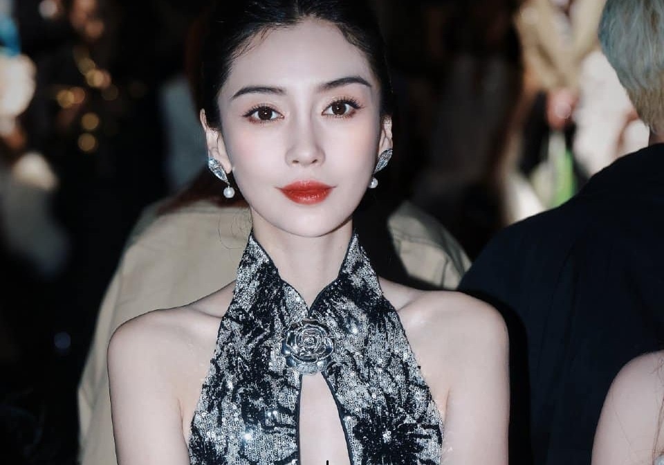 Angelababy bi loai khoi chuong trinh noi tieng hinh anh