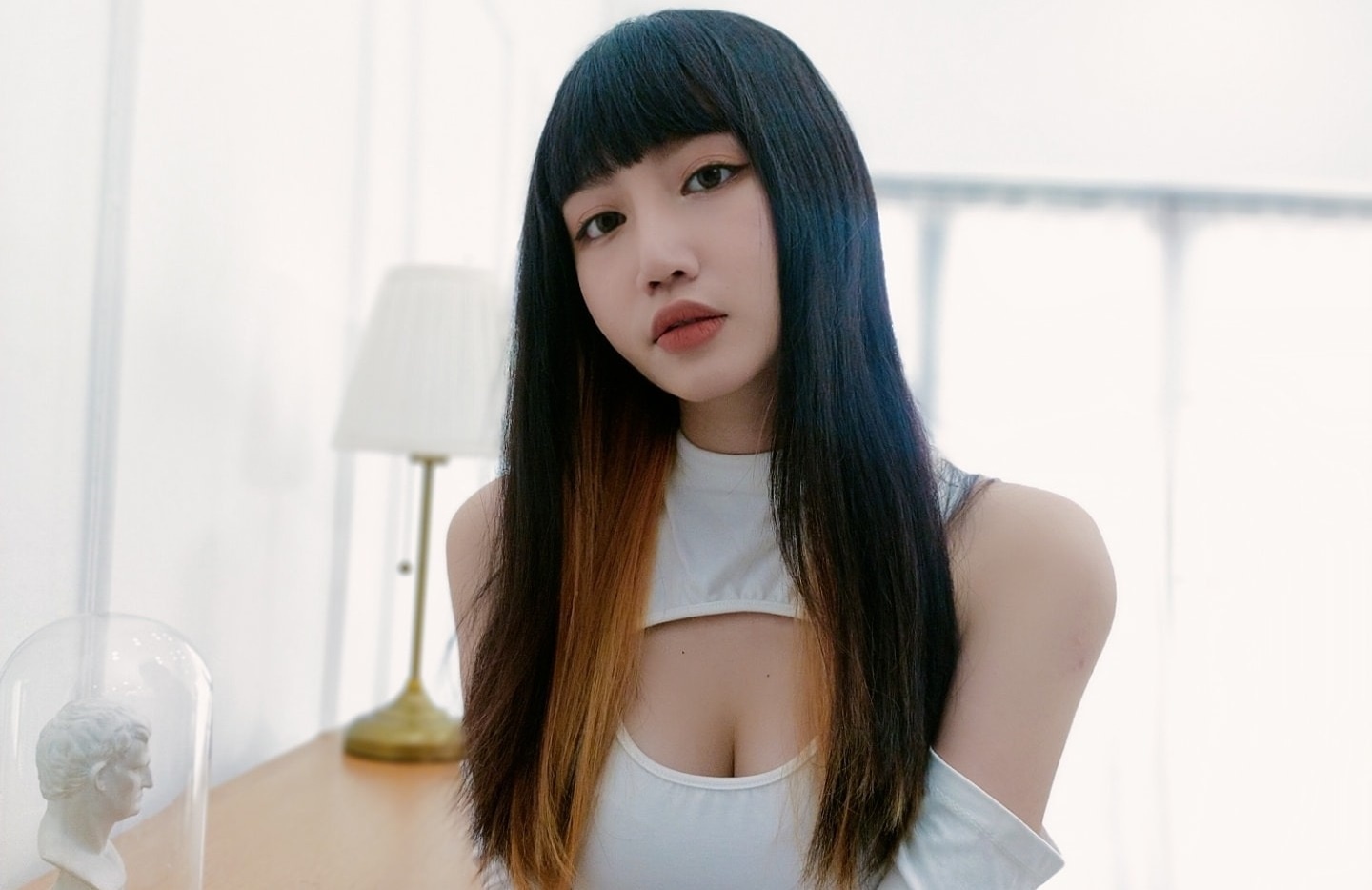 Dang sau su do vo cua ca si Viet va cong ty quan ly hinh anh