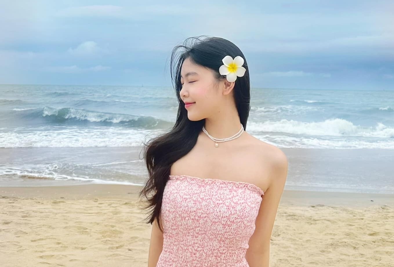 Con gai Quyen Linh don tuoi 18 hinh anh