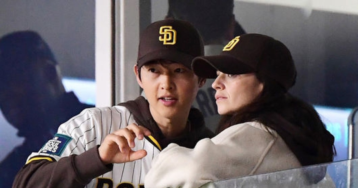 Song Joong Ki dua vo con di du lich Nhat Ban hinh anh