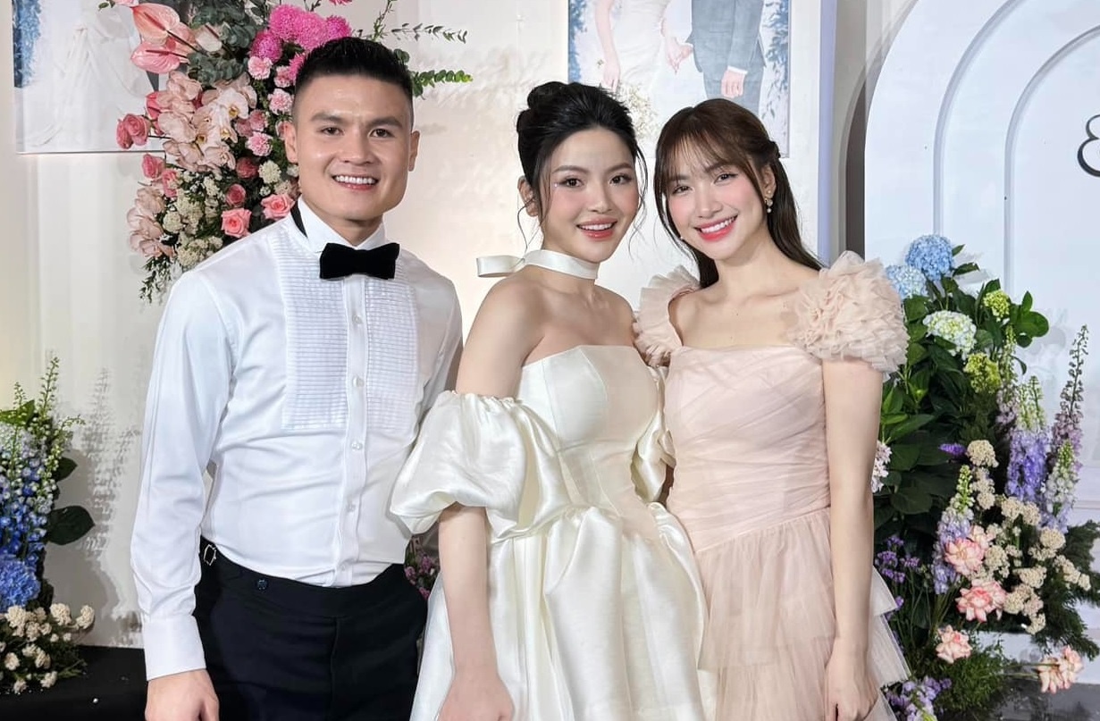 Jack, Hoa Minzy hat trong tiec cuoi Quang Hai hinh anh