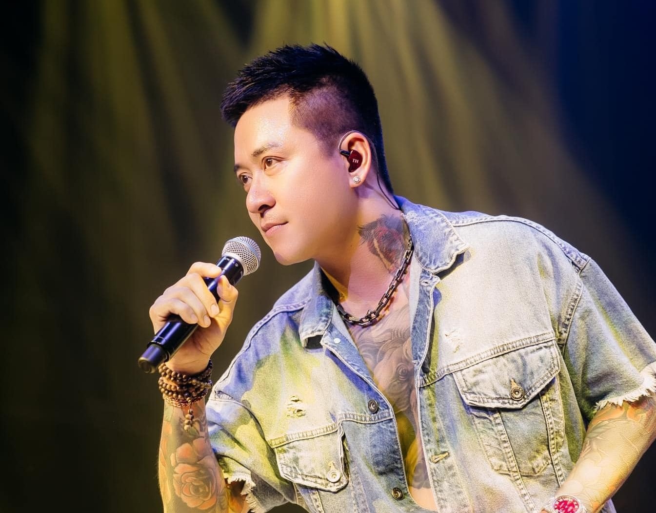 Tuan Hung xin loi hinh anh