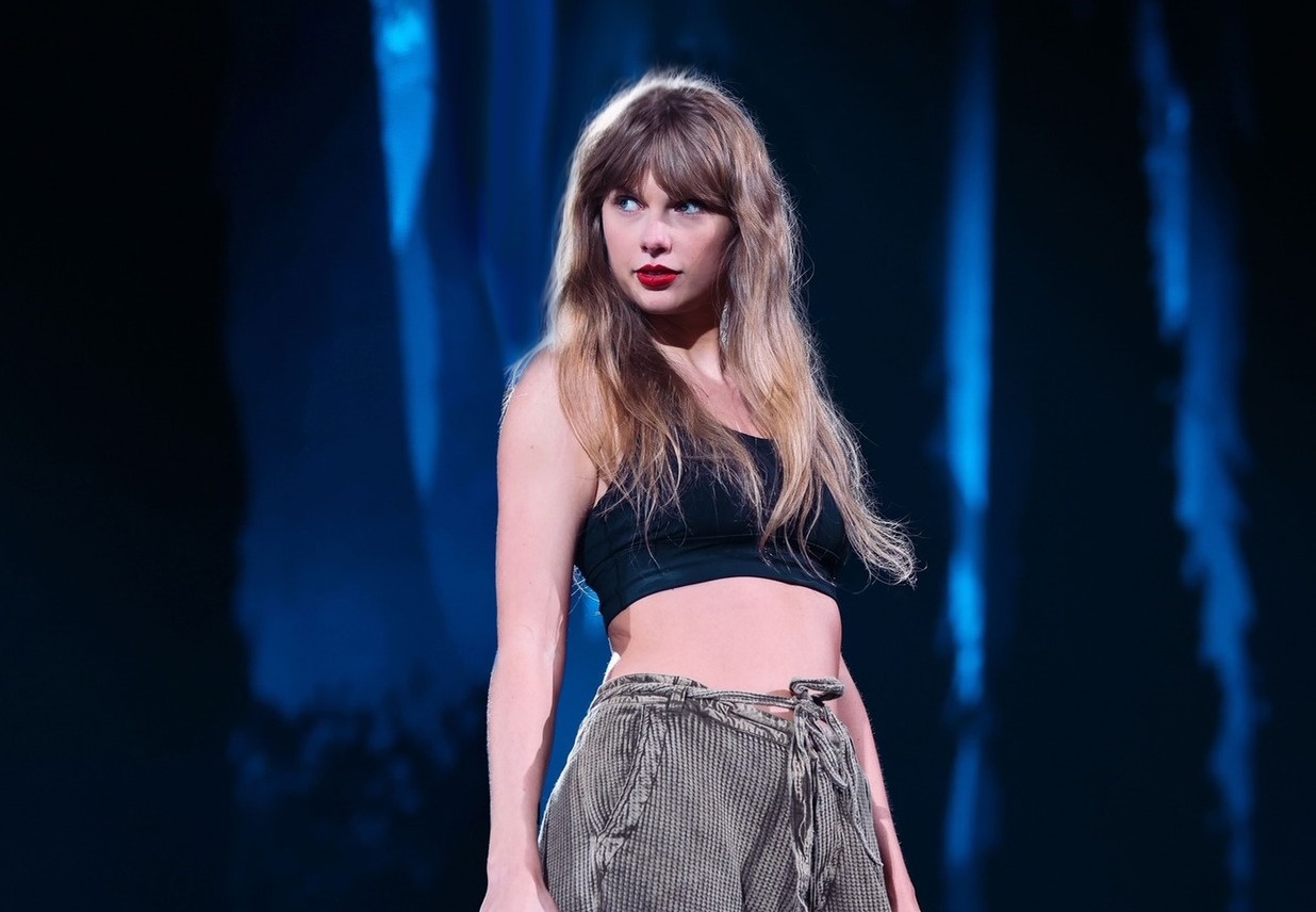 Taylor Swift phu song mang xa hoi hinh anh