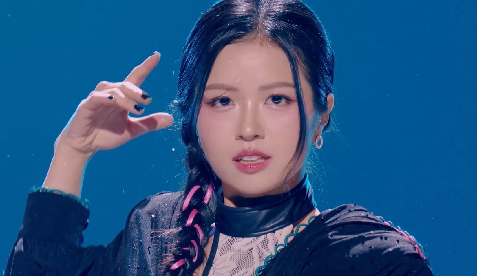 Suni Ha Linh duoc gi sau man du day lam dan sao Trung kinh ngac hinh anh