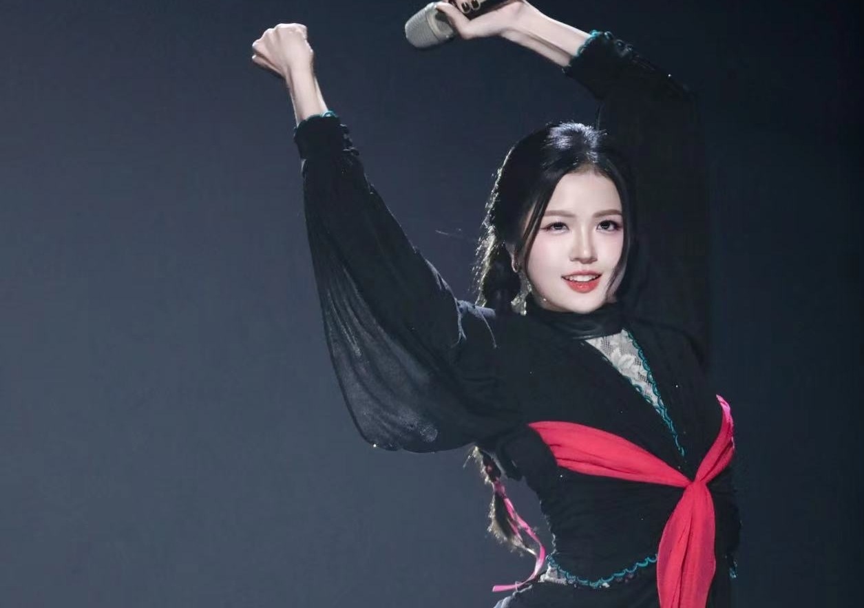 Suni Ha Linh khien sao Hoa ngu kinh ngac hinh anh