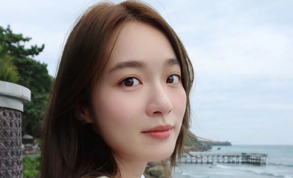 Dien vien 'Bang chung thep' mac ket trong oto vi mua lu hinh anh