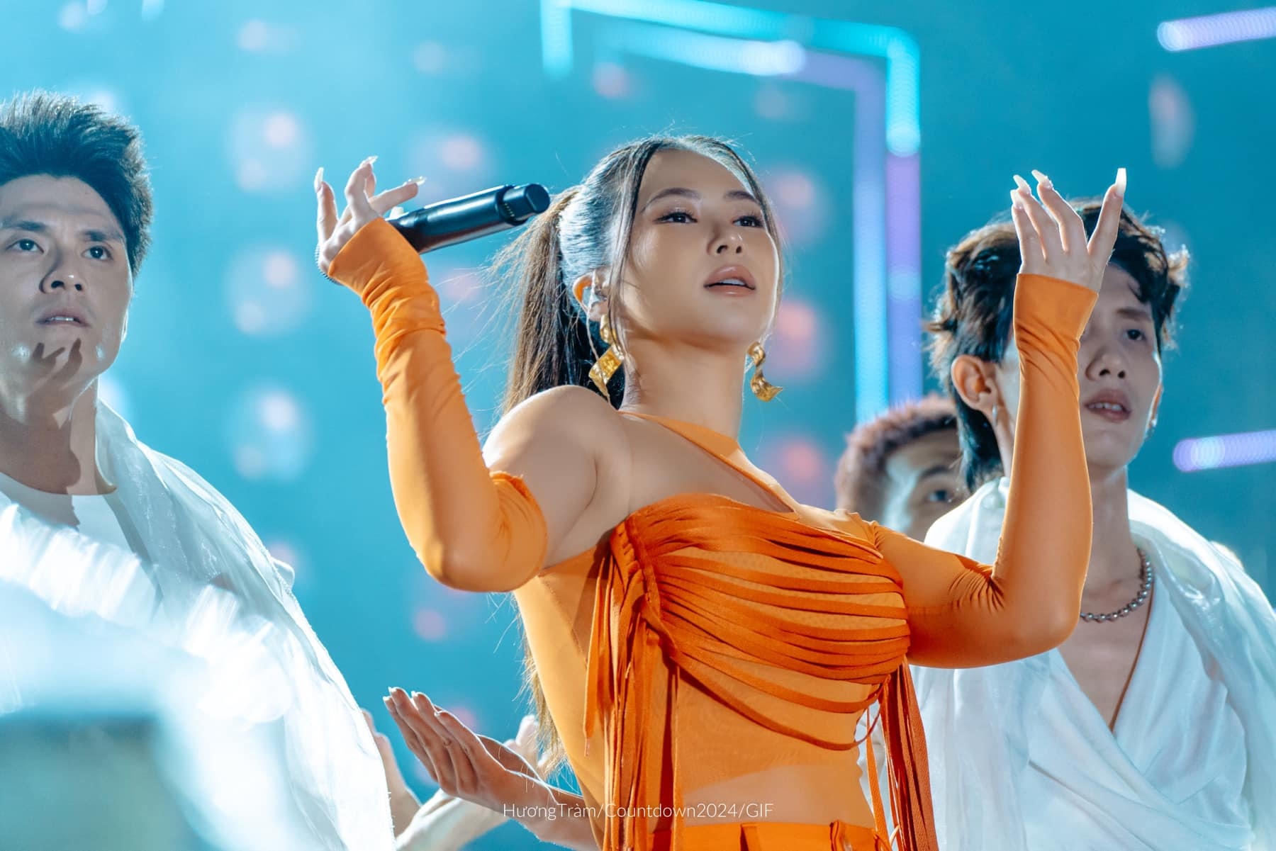 Show 'Em gai mua' bi huy vi mua hinh anh