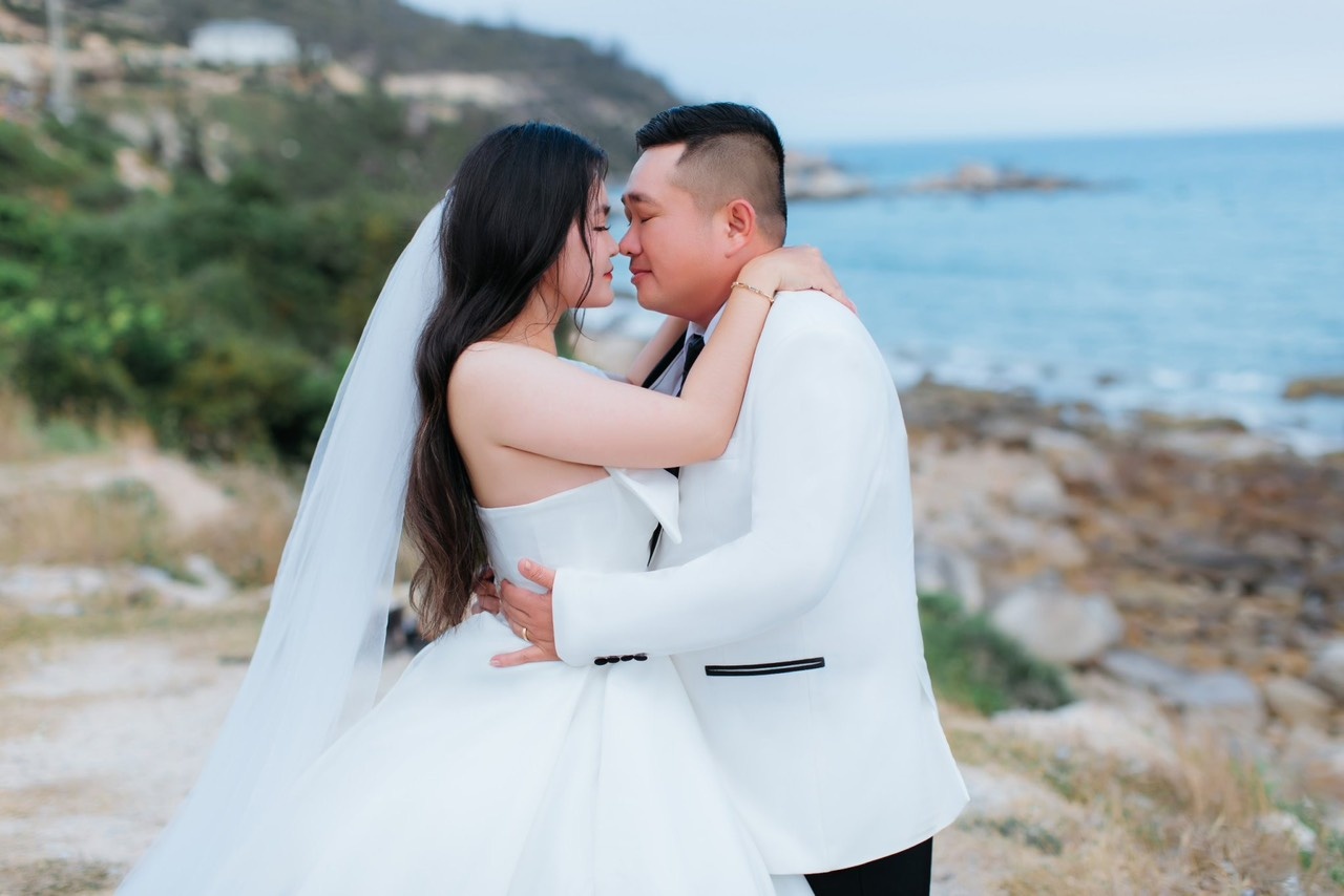 'Thang Co' Phung Ngoc hanh phuc trong le vu quy hinh anh